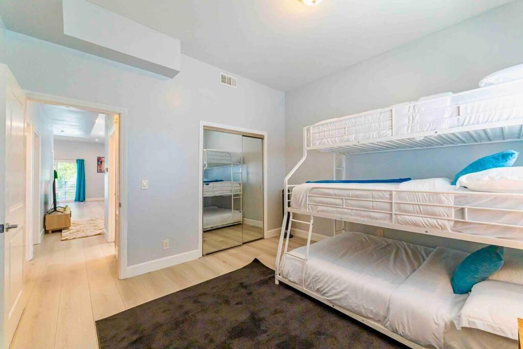 Stunning Mid-city New - Modern & Luxe Living! Apartment